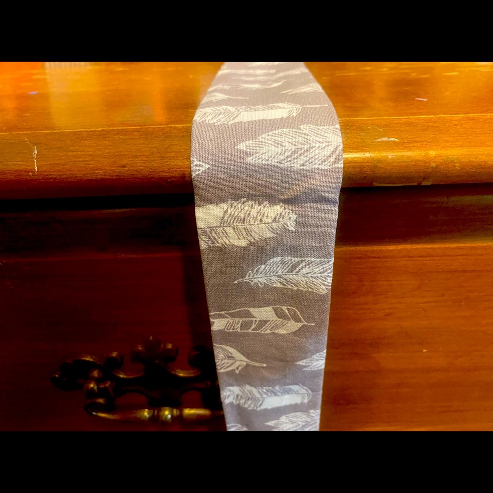 Feather Pet Scarf (small dog/cat)